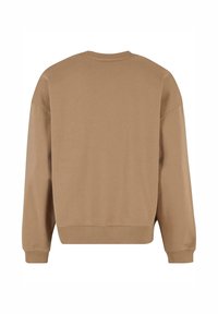 Brun sweatshirt, blødt stof, rund hals, ribbede manchetter og kant. Enkel, minimalistisk design uden synlige mønstre eller grafik.
