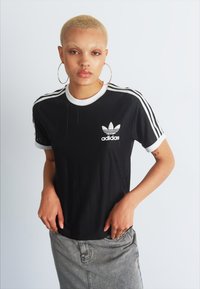 adidas Originals ADICOLOR 3-STRIPES PINSTRIPE - Camiseta estampada - black