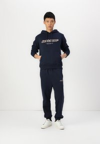 Jack & Jones JORVESTERBRO NEWTON SET - Melegítő - sky captain
