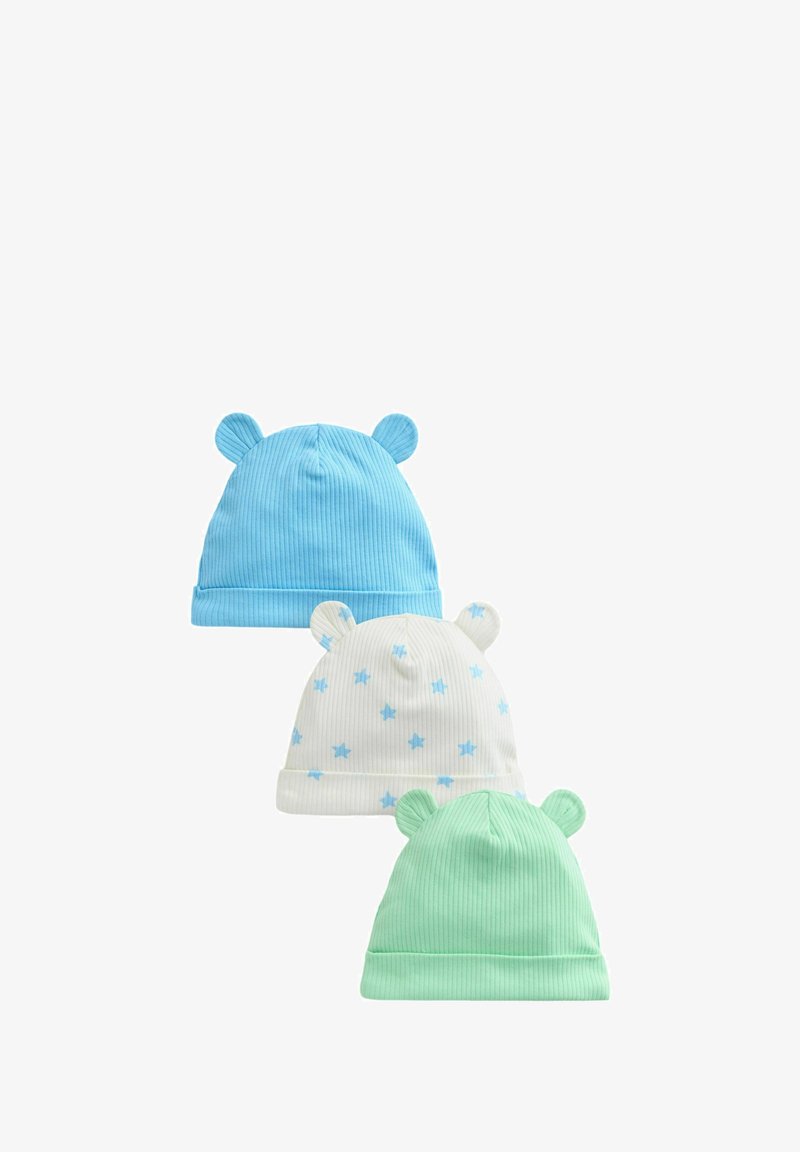 Trois bonnets pour bébé à côtes : bleu clair avec oreilles, blanc avec étoiles bleues et oreilles, vert menthe avec oreilles ; tous réalisés en tissu extensible et doux.