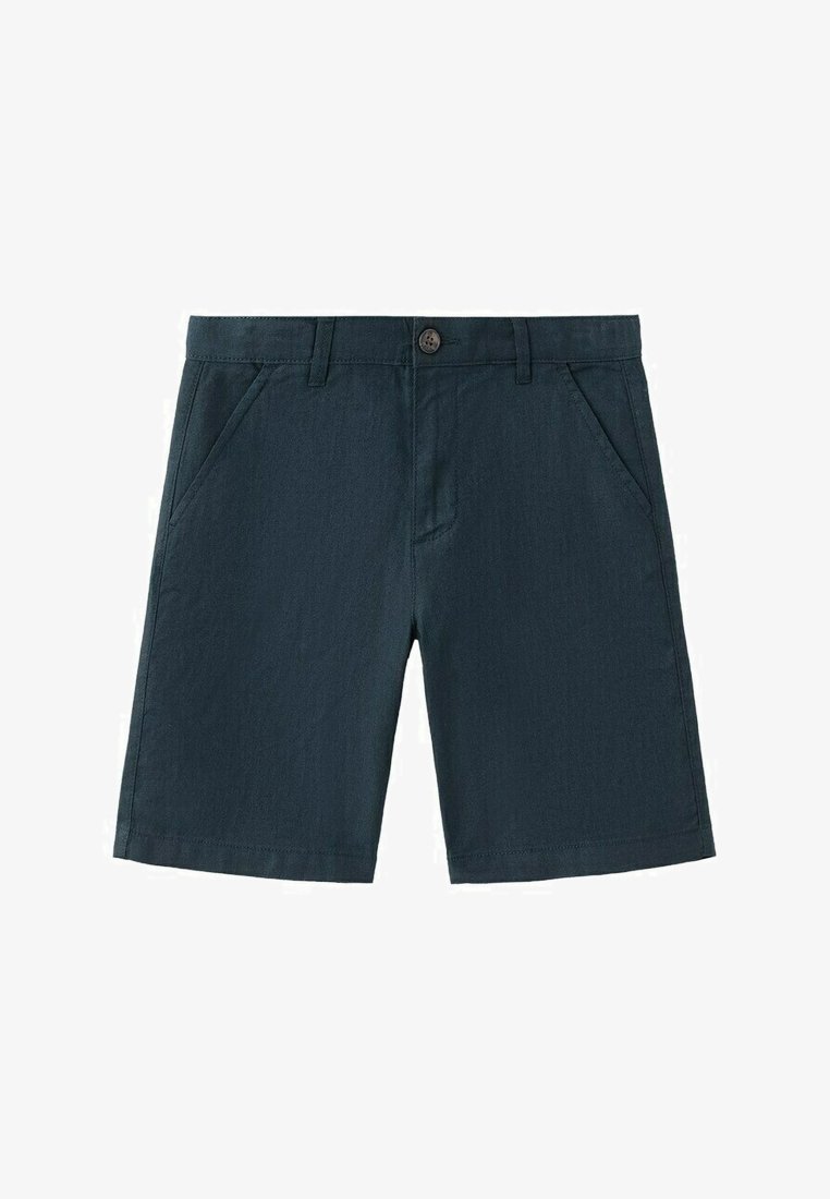 Dunkelblaue Freizeitshorts mit Gürtelschlaufen, vorderem Knopf, Reißverschluss und Seitentaschen vor weißem Hintergrund.