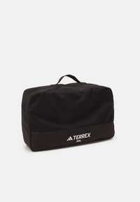 Sac de sport noir de 50L avec un panneau en maille texturée, doté d'une poignée supérieure et d'un logo imprimé à l'avant. Forme rectangulaire, matériau durable.