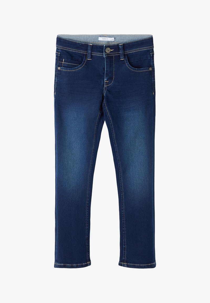 Dunkelblaue Slim-Fit-Jeans mit vorderem Knopf, Reißverschluss, zwei Vordertaschen, zwei Gesäßtaschen und Kontrastnähten vor weißem Hintergrund.