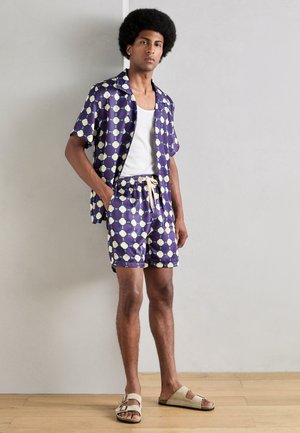 PRINTED SHIRT SET - Pantaloni scurți - purple