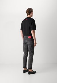 HUGO Liibuvad teksad - dark grey