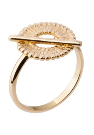 Bague en or avec un dessus circulaire texturé et une barre horizontale traversant le centre, anneau poli, design moderne minimaliste.