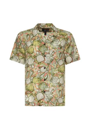 Camicia a maniche corte con bottoni e colletto, con motivo di conchiglie verdi e beige su sfondo corallo chiaro.