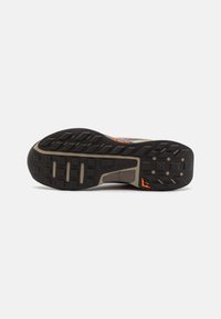 Nike Performance JUNIPER TRAIL 3 - Løbesko trail - khaki/hyper crimson/velvet brown/vintage coral/laser orange/stadium green