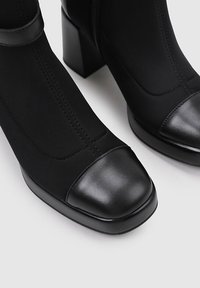 Hispanitas Botines con plataforma - black
