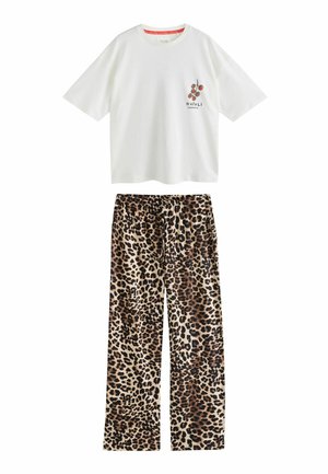 Vit kortärmad t-shirt med färggartad blommönster och texten "NAPOLI", kombinerad med beige byxor med svart och brunt leopardmönster.