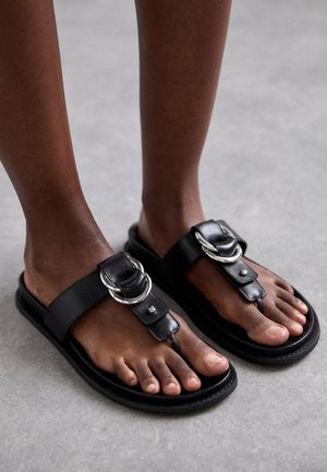 JADEN - Tåsandaler - black