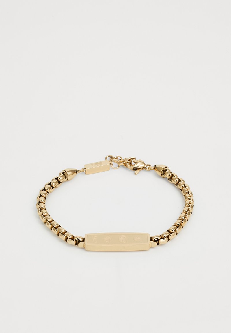 Bracelet en or avec un design de maillons texturés, présentant une barre plate au centre. Comprend un fermoir et des détails gravés.