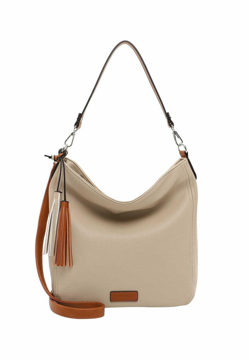 Bolso de mano de cuero beige con forma curva, correa de hombro marrón y borlas decorativas. Presenta una textura suave y un logotipo sutil.