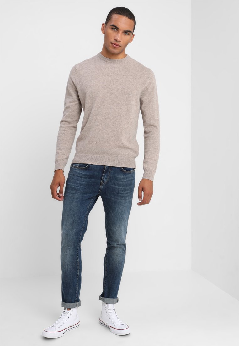 Benetton BASIC CREWNECK Strikkegenser beige Zalando.no Benetton BASIC CREWNECK Strikkegenser brown Zalando.no