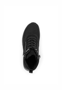 Bottines noires en matériau semblable à du daim, présentant des lacets, des fermetures éclair sur le côté et un col rembourré. Surface texturée avec un bout rond.