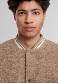 Urban Classics Fleecejakke - darktaupe