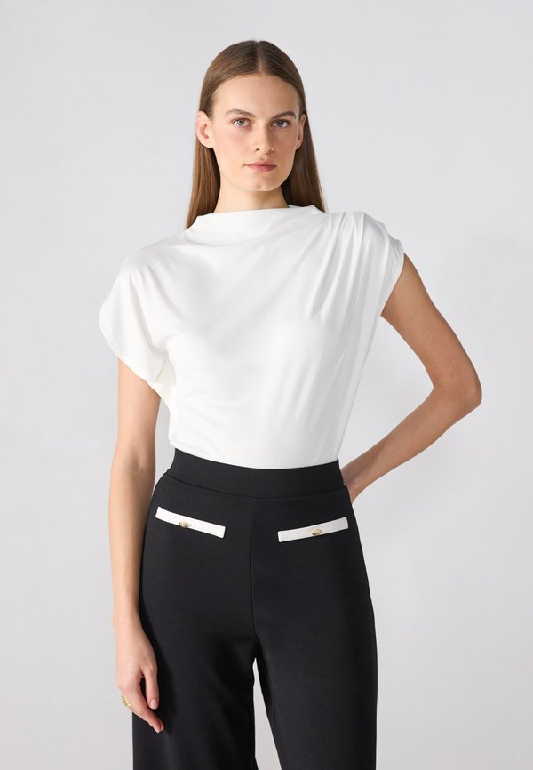 ASYMMETRIC TOP - Basic T-shirt - blanc le blanc