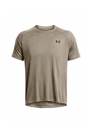 Tan atletisk T-shirt med korte ærmer, rund halsudskæring, en subtil stribet tekstur og et lille sort logo på brystet.