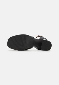 Clarks Sandały na obcasie