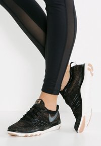 Nike Performance Zapatillas de entrenamiento - black