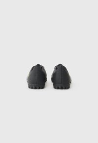 adidas Performance PREDATOR CLUB UNISEX - Chaussures de football sur gazon - core black/carbon/lucid lemon