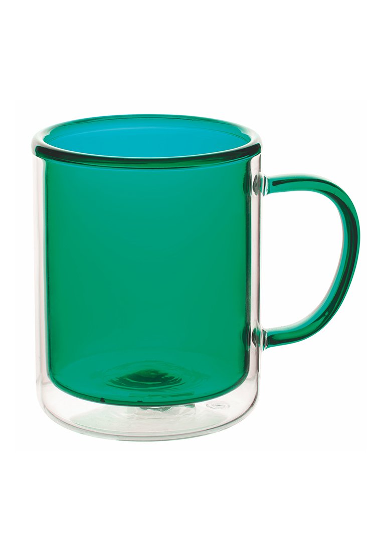 Przezroczysta szklanka z zielonym wnętrzem i przezroczystą zewnętrzną warstwą. Cylindryczny kształt, zakrzywiona rączka i gładka tekstura.