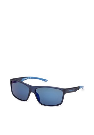 Rechthoekige blauwe Skechers-zonnebril met donkerblauwe getinte lenzen en lichtblauwe pootjes op een witte achtergrond.