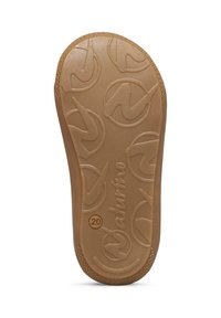 Hnědá gumová podrážka dětské boty s kruhovými vzory, vyraženým slovem "Naturino" a velikostí číslo 20.