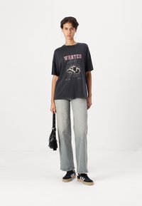 JDY JDYCARLA O NECK STUD - Marškinėliai su spaudiniu - phantom