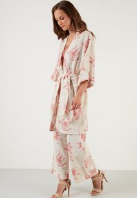 LELA TWO PIECE SET - REGULAR FIT - Vest - salmon