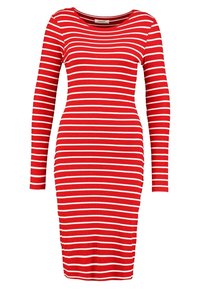 Punainen poimullinen pitkähihaisuus mekko, jossa on vaakasuoria valkoisia raitoja. Rääkätty siluetti, pyöreä kaula-aukko ja pehmeä rakenne. Keskipitkä muotoilu.