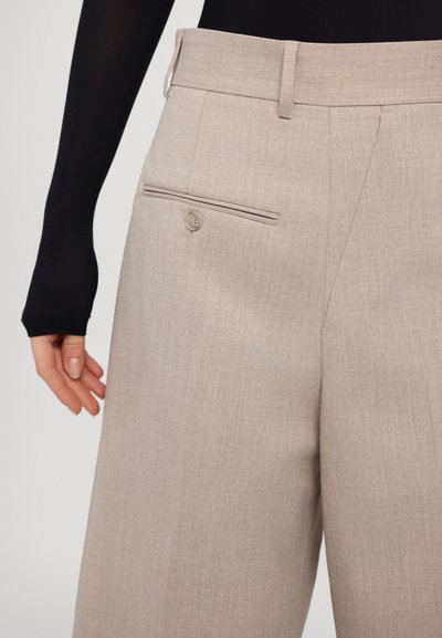 MM6 Maison Margiela Šorti - taupe
