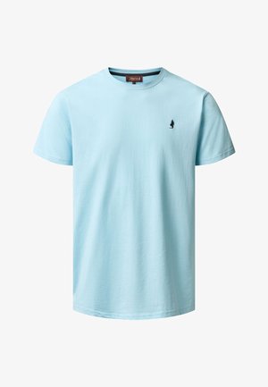 Gaiši zils īsām piedurknēm apaļš kakla T-krekls ar mazu melnu izšūtu figūru logotipu uz kreisās krūtis.