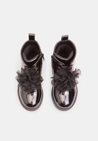 Bata Fűzős bokacsizmák - nero