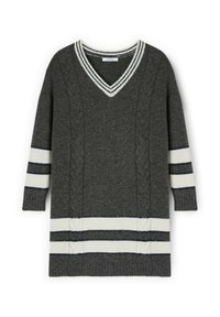 Maglione grigio a maglia con scollatura a V, caratterizzato da righe bianche e blu navy sulle maniche e sull'orlo, con dettagli a treccia.