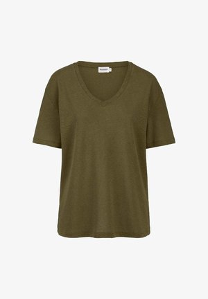 Olivgrünes T-Shirt mit kurzen Ärmeln, V-Ausschnitt, lockerer Passform und sichtbarem Markenlabel am Kragen.