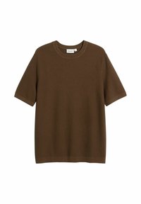 Brun kortærmet T-shirt med ribbet tekstur, rund halsudskæring og en afslappet pasform. Simpelt design uden mønstre eller detaljer.