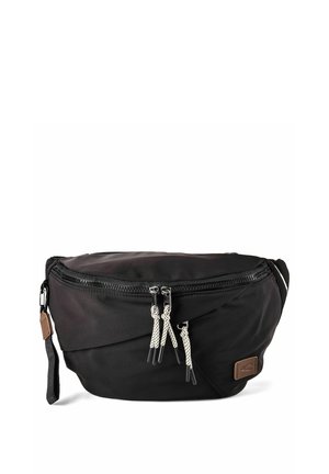 Bolsa de cintura de tela negra con dos compartimentos con cremallera, tiradores de cremallera con cordón blancos y negros, y un pequeño parche de cuero marrón.