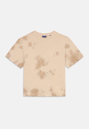 Beige katoenen T-shirt met een losse pasvorm. Voorzien van een tie-dye patroon in donkerdere beige tinten, ronde halslijn en korte mouwen.