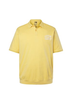 Gelbes kurzärmeliges Polohemd mit Knöpfen, Kragen und weißem Schriftzug "Denim San Francisco" auf der linken Brust.
