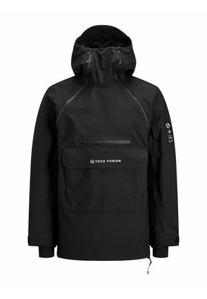 Juodas megztinis su kapišonu, turi raištelį, priekinį užtrauktuką ir didelį priekinį kišenę su atvartu. Pagamintas iš vandeniui atsparios medžiagos.