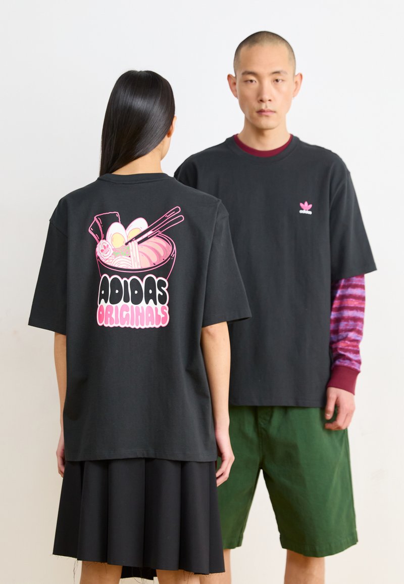 adidas Originals RAMEN TEE UNISEX - Nyomott mintás póló - black