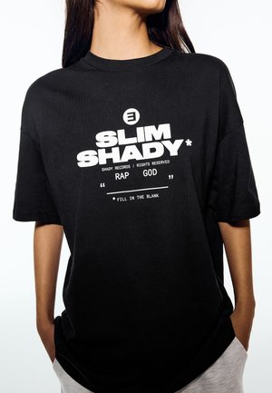 Bershka, EMINEM GRAPHIC PRINT SHORT SLEEVE T-SHIRT - Print T-shirt - black