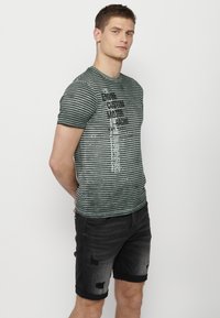 Koroshi SHORT SLEEVE - Triko s potiskem - kaki khaki