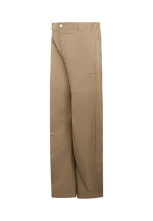 Pantalones de pierna ancha de color marrón claro con rayas laterales, cierre de botón y pequeño logo en el muslo superior, mostrados de perfil sobre fondo blanco.