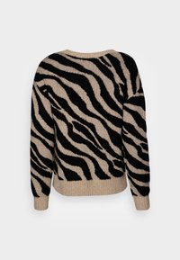 Beige och svart zebra-randig stickad tröja med en mjuk textur, rund halsringning och ribbad mudd och nederkant. Bakvy visas.
