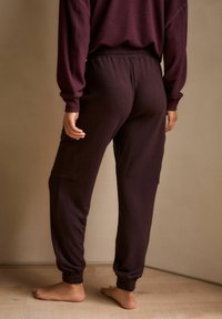 B by Ted Baker REGULAR FIT fioletowy