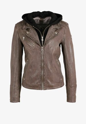 Braune Lederjacke mit gestepptem schwarzen Kapuzen, asymmetrischem Reißverschluss, dekorativen Reißverschlüssen und taillierter Passform. Glatte Textur, lässiger Stil.