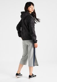 Urban Classics Jachetă de vânt - grey