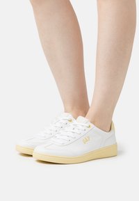 GAP - SEATTLE POP - Sneaker low - havana yellow Thumbnail-Bild 1